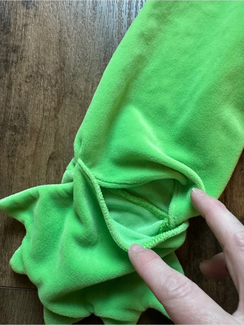 Kids Green Dinosaur Costume Hooded onesie size 48 months/4t